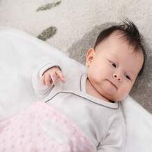 1 pieza Manta de envolvimiento cálida de otoño e invierno, una manta de envolvimiento para bebé de 0 a 6 meses - Regalo para recién nacidos de poliéster suave, suave y cálida, lavable a máquina, con diseños de dibujos animados lindos, perfecta para el primer mes del bebé, baby showers y celebraciones, regalos para fiestas de cumpleaños.