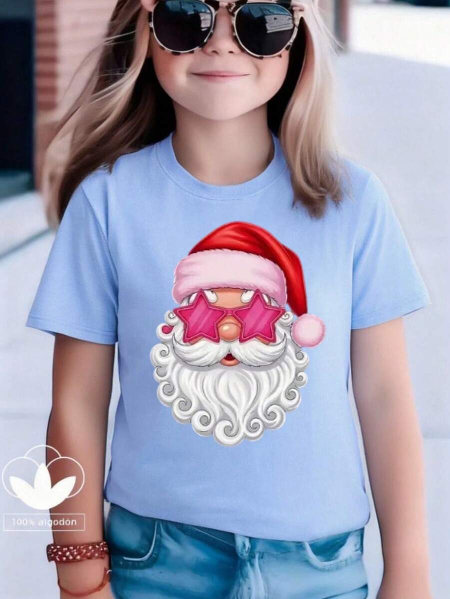 Esta nueva y moderna camiseta de manga corta 100 % algodón para niña luce un estampado navideño. Esta camiseta holgada, informal y versátil está confeccionada con un tejido suave y agradable para la piel de tu bebé. Ya sea para una reunión familiar, un evento escolar o una salida para jugar al aire libre, esta camiseta permite que tu hija se mueva con libertad y comodidad. - Azul - Ver 1