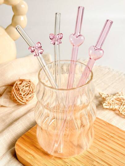 1/2/4ชิ้น หลอดดูดแก้วน้ำน่ารักลายหัวใจ/โบว์กลวง สำหรับแก้วน้ำ, ชุดช้อนส้อมหลอดใสโค้งงอใช้ซ้ำได้, สำหรับอุปกรณ์ครัว, เครื่องดื่มเย็น, บ้าน, ท็อปเปอร์หลอด, ชานม, กาแฟ, น้ำผลไม้, สมูทตี้, ห้องครัว, ร้านอาหาร, ปาร์ตี้ค็อกเทล, กลับไปโรงเรียน, ของขวัญตลกๆ สำหรับแฟนสาว/แฟนหนุ่ม, ผู้ปกครอง, เพื่อน, อุปกรณ์สำหรับวันหยุด ปีใหม่, วันวาเลนไทน์