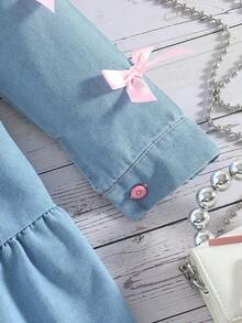 女童时尚牛仔连衣裙，2025 春夏新款韩版可爱蝴蝶结装饰长袖翻领全开膝蛋糕裙，蓝色 - 淺色水洗藍 - 查看 8