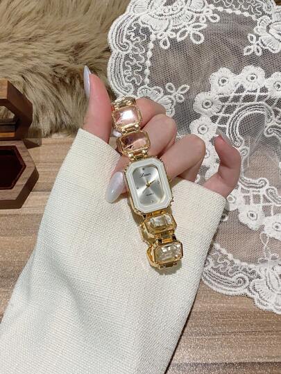 1 adet Kadın Altın Tonlu Alaşım Asimetrik Bileklikli Saat, Şık Arap Rakamlı Kadran, Kuvars Mekanizma, Ayarlanabilir Kayış, Günlük Kullanım ve Tatil Hediyeleri İçin Uygundur