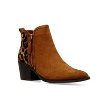 XTI Botín cowboy print leopardo vegano, Botas cowboy tacón ancho de 5,5 cm para mujer, Animal print cierre cremallera - Modelo 144647 - Camel - ✅ Entrega 24/72h a España (península) - Camel - Ver 3
