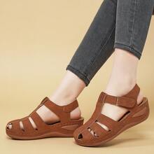 Women's Summer Platform Sandals With Closed Toe & Hollow Cut-Outs | Chunky Sole Wedge Heel For All-Day Comfort | Breathable & Supportive For Work Commutes, Office Wear, And City Travel | Stylish Walking Sandals For Everyday Use.Women's Brown Sandals.Sandalias De Mujer Verano,Women Sandals,Brown Sandals,Brown Sandals,Wedge Sandals,Brown Sandals For Women,Closed Toe Sandals. - 棕色 - 查看 5