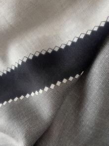 1条女士格子印花大围巾，缎面柔软亲肤，春夏防晒沙滩披肩，适合搭配连衣裙 - 黑白幾何 - 查看 2