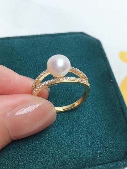 镂空十字架仿珍珠戒指，复古经典简约风，提升整体造型，适合日常佩戴，吸睛夺目，是周年纪念、派对和送礼的绝佳选择。