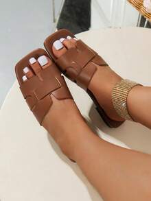 1 Pair Women's Plus Size Casual Summer Flat Sandals, Open Toe Gold Color, Fashion Versatile, Lightweight & Comfortable, Basic Daily Wear. Comfortable Summer Footwear, Suitable For Daily Wear, Fashionable Open Toe Design, Good Breathability, Versatile Casual Sandals, Suitable For Pairing With Any Outfit, Fashionable For French Women, Suitable For Dresses, Beach, Honeymoon, Bohemian Style, Toe Strap, Flat Casual Shoes, Beach Shoes - Brown - View 3