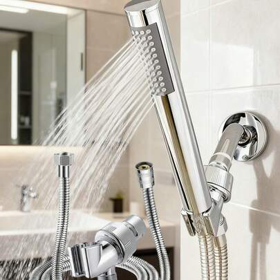 3件套高压圆形手持花洒套装，配有橡胶喷嘴，耐用塑料材质，壁挂式设计，符合人体工学，适用于现代浴室、厨房、卫生间、房车等场所，打造时尚淋浴体验，是任何家庭浴室的必备配件。升级您的浴室，享受舒适的沐浴体验。也是节日礼物和浴室翻新的理想之选。