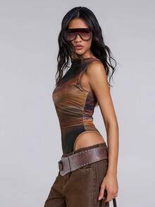 TypaGal 秋冬季现代狂野时尚新年派对复古优雅性感街头极简棕色网眼印花扎染修身连体衣 - 棕色 - 查看 1