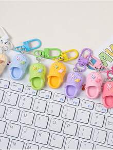 "Móc khóa mini nhiều màu sắc: Được chế tác tinh xảo, những phụ kiện đáng yêu này có thiết kế thu nhỏ dễ thương với màu sắc rực rỡ cùng các chi tiết tinh tế, hoàn hảo để thêm nét vui tươi và phong cách cho chìa khóa hoặc túi xách của bạn." - Nhiều màu - Xem 5