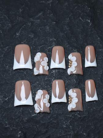 CrystalHola 圣诞节 10 款手工按压式指甲，法式指甲，鸭嘴短指甲，简约优雅，裸色指甲表面搭配手工雕刻的花朵，法式风格，闪亮宝石，经典，全覆盖设计，可拆卸和重复使用，耐用，独特的夏季指尖艺术，派对和婚礼必备的时尚配饰。