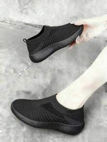 女士休闲运动鞋，透气网面轻便套脚运动鞋，适合春、夏、秋季穿着，舒适平底步行鞋，黑色