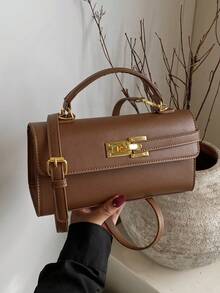 【双色宣言 | 轻奢通勤手提包套装】棕色和黑色双色 * 金色扣环锁链 | 展现现代都市旅行美学 精致的荔枝纹皮革散发着温暖的光泽，矩形轮廓再现了极简主义风格。 - 彩色 - 查看 8