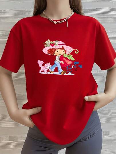 Ilustración de niña sosteniendo una gran fresa con sombrero rosado la acompañan dos lindos animales que transmiten ternura y alegría camiseta de mujer 100% algodón suave y cómoda