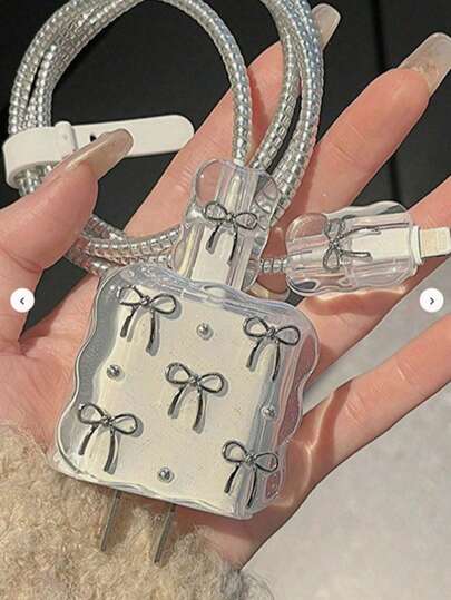 Ensemble de 5 chargeurs de téléphone portable 20W/18W avec petit nœud blanc et fausses perles, comprenant un cordon de protection pour câble de charge et un étui de protection pour tête de charge. Compatible avec les chargeurs iPhone et Nan. Accessoires de protection pour chargeur et téléphone.