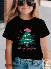 Esta nueva y moderna camiseta de manga corta 100 % algodón para niña luce un estampado navideño. Esta camiseta holgada, informal y versátil está confeccionada con un tejido suave y agradable para la piel de tu bebé. Ya sea para una reunión familiar, un evento escolar o una salida para jugar al aire libre, esta camiseta permite que tu hija se mueva con libertad y comodidad. - Negro - Ver 1