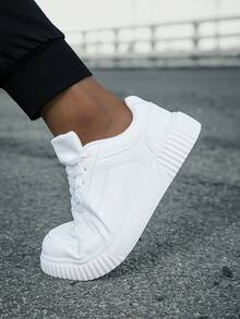 男女通用休闲鞋，尺码 36-45，系带软底平底舒适男士运动鞋，轻便低帮日常鞋，拼色圆头系带滑板鞋，男士休闲运动鞋 - 白色 - 查看 9