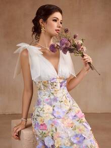2025 New Arrival White Mesh V-Neck 3D Floral Patchwork Elegant Romantic Bridal Gown