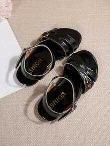 Children Fashion Outdoor Sandals Summer Square Toe Flat Shoes Strap Sandals New Style Girls Shoes Stylish Beach Slippers