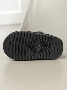 1 Pair Infant Comfortable Warm Boots, Soft Material With Hook And Loop Design For Easy On/Off. Thermal Lining Provides Extra Warmth For Cold Weather. Non-Slip, Durable Soles Offer Stable Support. Simple, Fashionable Appearance Suitable For Daily Wear And Outdoor Activities, An Ideal Winter Footwear Choice For Babies.