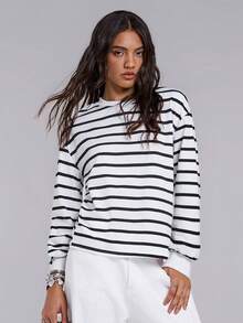 TypaGal 秋冬季现代野性时尚新年派对复古优雅性感街头简约春季白色条纹印花落肩卫衣毕业季、返校季、毕业典礼、教师节女装、秋冬季返校季 - 黑與白 - 查看 2