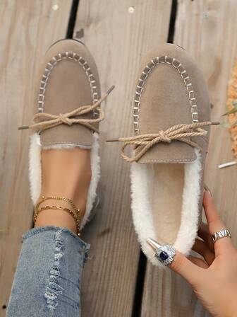 Mocasines casuales de mujer para otoño/invierno, ligeros y de fácil puesta, versátiles para ir al trabajo, vacaciones, compras. De unicolor clásico con cordones trenzados, punta redonda, costura hecha a mano, sencillos y elegantes. Forrados térmicamente en marrón para mantener los pies calientes de forma casual.