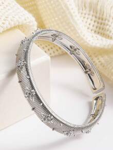 1pc High-Quality Vintage-Style Textured Snowflake Crafted Gold-Plated Bangle Bracelet With Rhinestones, Dual-Tone Regal Retro Luxurious Open Cuff Bracelet For Women, Suitable As A Festival Gift