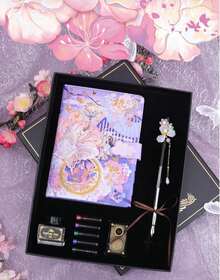 Sumérgete en un mundo de fantasía y elegancia con este lujoso set de escritura, perfecto para amantes de la papelería fina, la cultura asiática y el diseño detallado. Es el regalo perfecto para quien valora la belleza, la caligrafía o simplemente desea un diario para atesorar sus pensamientos más preciados. Incluye pluma estilográfica con detalle floral, contiene un tintero de color negro retro añadiendo un toque vintage. incluyendo set de cartuchos de colores vibrantes para que puedas comenzar a escribir de inmediato - Negro - Ver 1