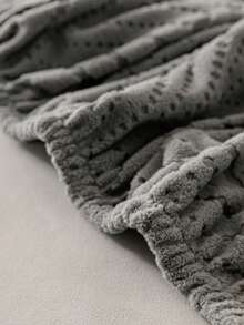 1 件提花纯色弹力全覆盖沙发套，简约风格，宠物友好型防滑防脏防刮，适合所有季节，可机洗，节日和家居装饰沙发保护套 - 深灰色 - 查看 10