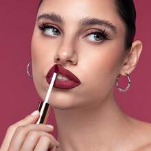Mia Makeup Matte 'n' Bomb – Rouge à lèvres velouté longue tenue. Hydratant et léger. Sans transfert. Texture crémeuse et ultra-légère. Applicateur précis pour le contour et le remplissage des lèvres. - 02 Alerte mignonne - Voir 2