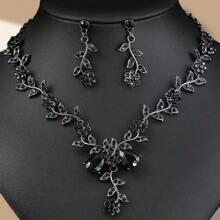 3 Stücke Schmuckset: Ohrringe + Halskette, elegantes Blumenmuster mit schwarzen Strass, symbolisch für geheimnisvolle Liebe