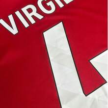 Liverpool's Home Red Jersey For The 26/25 Season, Featuring A Replica Of The Same Prestigious And Exquisite Team Emblem Embroidery That Showcases Quality. Limited Time Purchase, Classic Red Paired With Modern Technology Fabric - 紅木色 - 查看 2