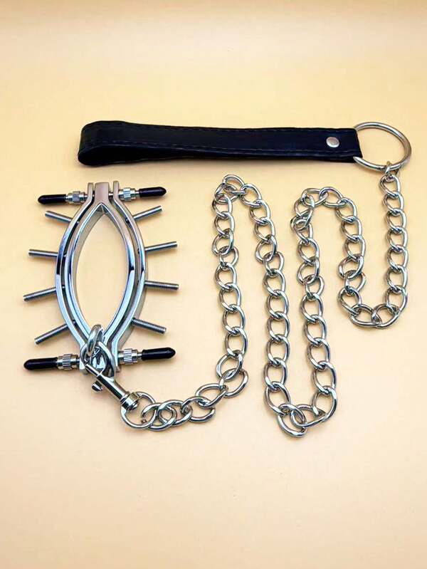 Pinzas para el clítoris, pinzas metálicas para labios, juguetes fetichistas con cadena para estimular los labios, esclavitud BDSM para esclavas vaginales femeninas.
