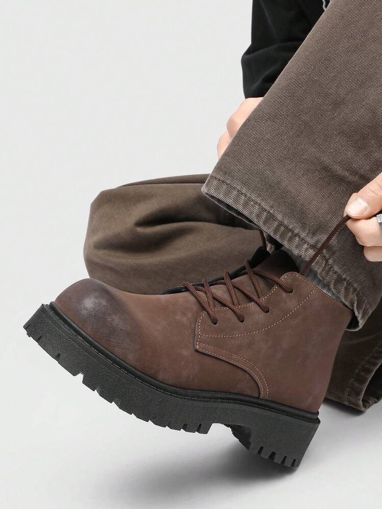 Botas de Cano Alto de Bico Redondo Masculinas, Sola Grossa, Antiderrapante, Estilo Casual Vintage, Botas Cano Curto para Homens Plus Size, Uso Externo no Inverno - Castanho - Visão 4