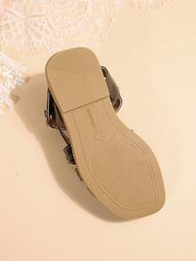 Girls' Outdoor Sandals Summer New Round Toe Hollow Out Rhinestone Sticker Anti Slip Fashionable And Elegant Children's Flat Beach Sandals