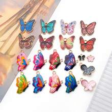 时尚珐琅蝴蝶吊坠套装（10/20/24/52个）。精致吊坠，非常适合DIY手链、项链和钥匙扣。 - 彩色 - 查看 11