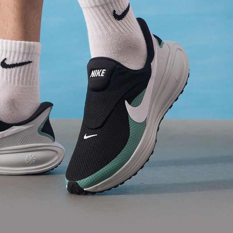 Nike 男士 REVOLUTION 8 EASYON 缓震易穿跑步鞋 HQ2414-002，2026 新款上市 - 黑色 - 查看 1