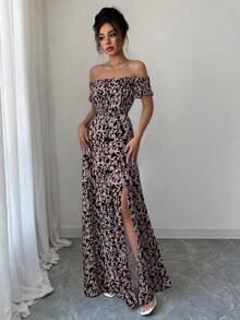 Off-The-Shoulder Long Dress With Little Flowers, All-Over Print, Side Slit, Gathered, Ruffled - 黑色和粉紅色 - 查看 2