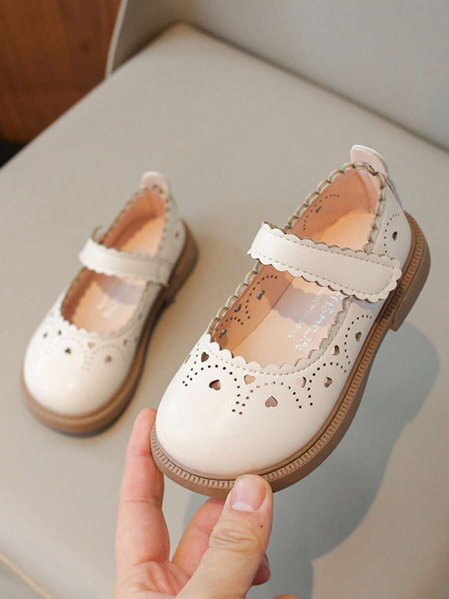 Girls' Mary Jane Shoes, Heart Hollow Breathable Leather Shoes, Soft Sole Princess Shoes - Beige - View 1