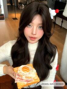 alicegarden 1 合成耐热。长自然波浪发，中心分假发，中等部分，棕色 26 英寸，日常自然、光滑、逼真的假发（不包括配件） - 黑色 - 查看 2