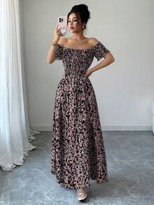 Off-The-Shoulder Long Dress With Little Flowers, All-Over Print, Side Slit, Gathered, Ruffled - 黑色和粉紅色 - 查看 4
