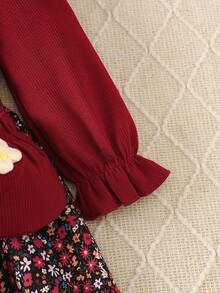 少女花卉印花荷叶边下摆二合一长袖针织连衣裙，腰带系紧，秋冬