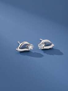 1 para uroczych kolczyków-sztyftów ze srebra próby 925 w kształcie choinki i Świętego Mikołaja dla kobiet