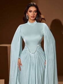 Đầm dài nữ màu trơn cổ đứng thanh lịch, thiết kế đính cườm và xếp ly ở eo, tay dài, vạt xòe rộng, chất vải mềm mại, thích hợp cho các bữa tiệc, tiệc chiêu đãi, các dịp trang trọng, đám cưới, tiệc mùa xuân. - Màu xanh Bạc hà - Xem 3