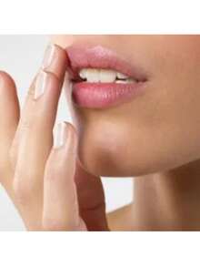 Balsamo de labios, Gloss que  Hidrata y Nutre dando un acabado jugoso y brillante. - Neutral - Ver 2