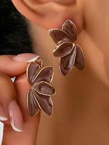 1 Pair Fashionable Simple Alloy Enamel Flower Stud Earrings - Chocolate Brown - View 1