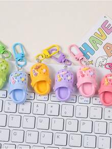 "Móc khóa mini nhiều màu sắc: Được chế tác tinh xảo, những phụ kiện đáng yêu này có thiết kế thu nhỏ dễ thương với màu sắc rực rỡ cùng các chi tiết tinh tế, hoàn hảo để thêm nét vui tươi và phong cách cho chìa khóa hoặc túi xách của bạn." - Nhiều màu - Xem 6