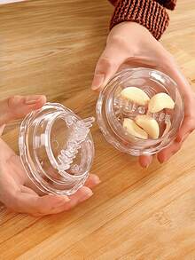 1 pieza Molinillo manual de ajo con giro | Molinillo de hierbas multifuncional - Un giro para triturar y antiadherente - Diseño de mango mecánico duradero - Procesa fácilmente ajo y jengibre - Herramienta pequeña esencial para la cocina - Multicolor - Ver 3