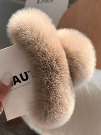 1 pieza Pinza de pelo con forma de conejo esponjoso, Lazos de pelo de tiburón grandes y esponjosos para mujeres - Material de terciopelo suave, perfecto para otoño e invierno, accesorios de pelo con estilo | Textura de terciopelo suave | Lazo de pelo esponjoso, accesorios de pelo, pinza de agarre esponjosa con sensación de alta gama, pinza de pelo de temperamento de mujer con diadema de garra de pelo, rellenos de calcetines, rellenos de calcetines, rellenos de calcetines para mujeres, rellenos de calcetines para mujeres, regalos de Navidad, regalos, rellenos de calcetines de Navidad, regalos para mujeres, regalo, regalo de Navidad, rellenos de calcetines para adultos, rellenos de calcetines para adultos, cosas de pelo, accesorios de mujer, relleno de calcetín, accesorio de pelo de mayoría de edad, accesorios de pelo de Navidad, ideas de regalo para mujeres, rellenos de calcetines de belleza, regalos de Navidad para mujeres