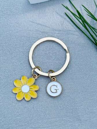 Sunflower Initial Keychain, Personalized Yellow Flower Charm Keyring, Floral Gift, Gardening Gift, Nature, Sunflower Pendant Accessory, Daisy Flower Gift Bag Charms Car Accessories Teacher Friend Sister Gift Ideas