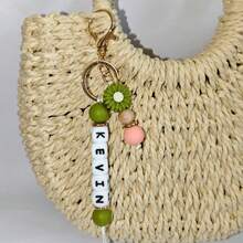 1个定制雏菊硅胶钥匙扣，可个性化定制姓名扣，纪念礼物，女士礼物，男士礼物，手机配件，个性化礼物，趣味礼物，新年魅力 - 柔和淡色 - 查看 36